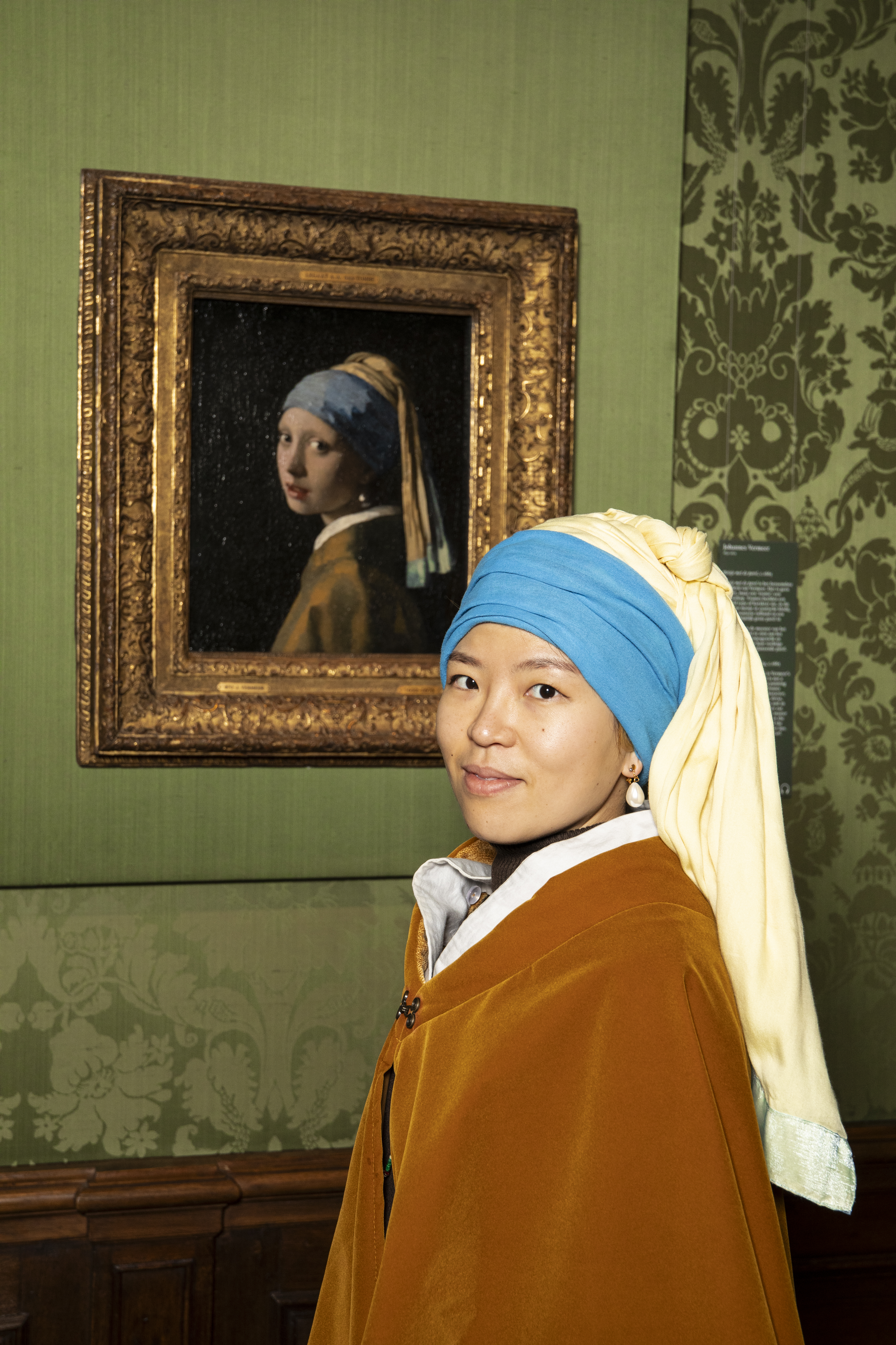 Ningli at a museum with Girl with a Pearl Earring